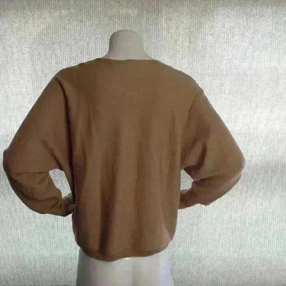 Tahari Batwing Dolman Sleeve Sweater; Size: XL. Ribbed front, Boxy, Tan - Picture 3 of 4